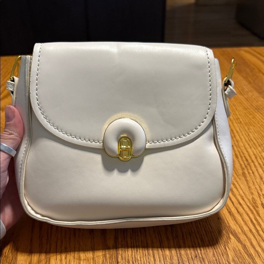 Elegant Cream Leather Shoulder Bag